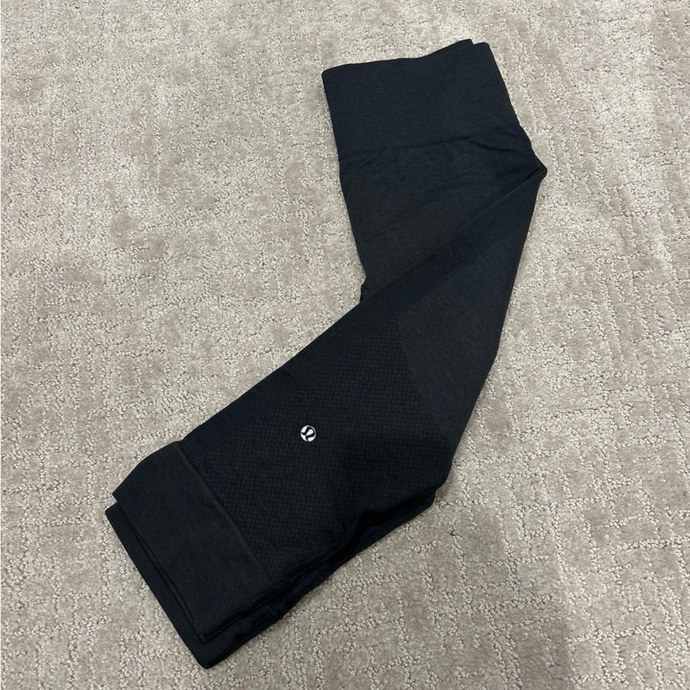 Lululemon Seamlessly Street Cropped Leggings Size 6